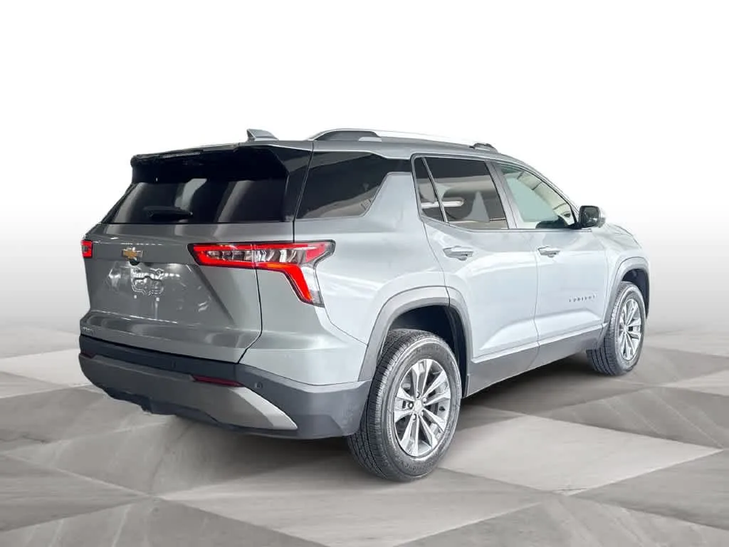 2025 Chevrolet Equinox FWD LT photo 8