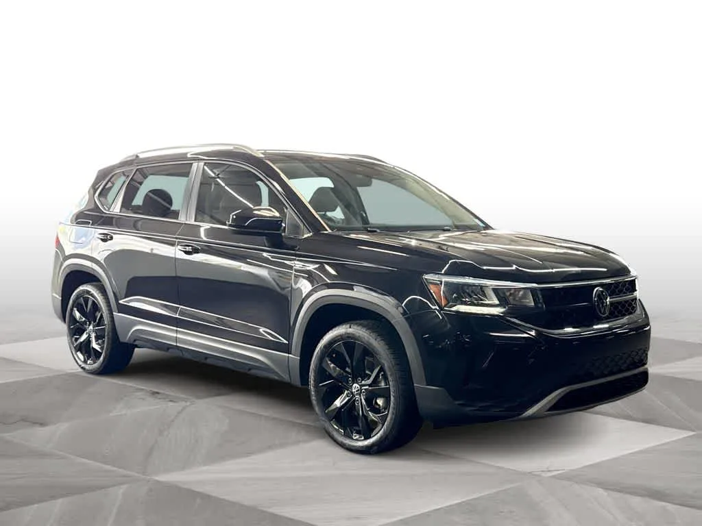 2024 Volkswagen Taos SE photo 2