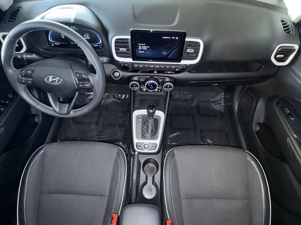 2024 Hyundai Venue Limited photo 24
