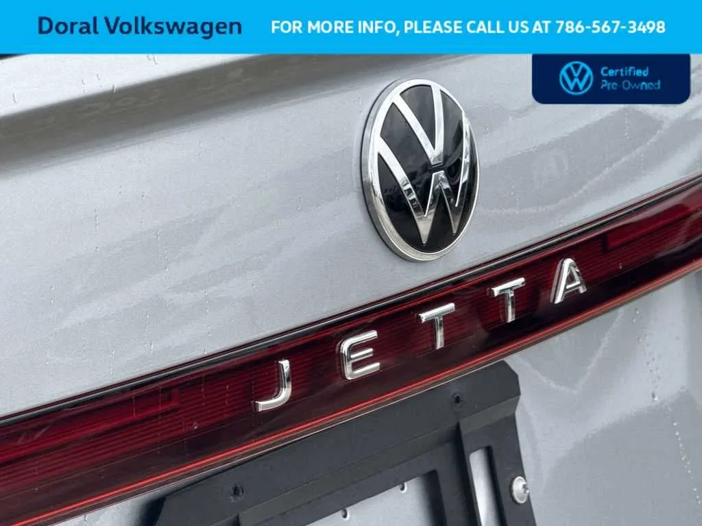 2025 Volkswagen Jetta Sport photo 10