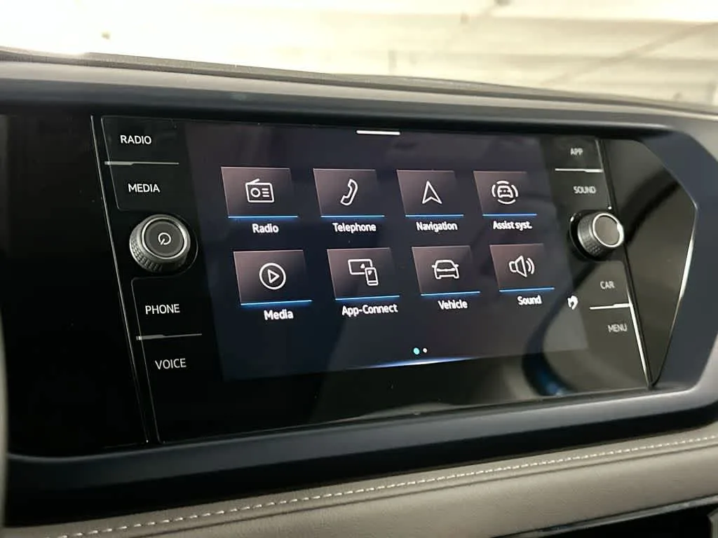 2024 Volkswagen Taos SE photo 18