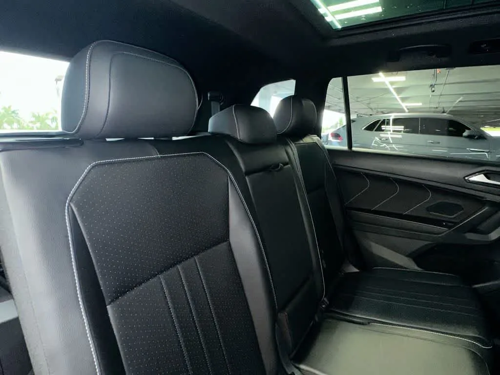 2024 Volkswagen Tiguan SE R-Line Black photo 26
