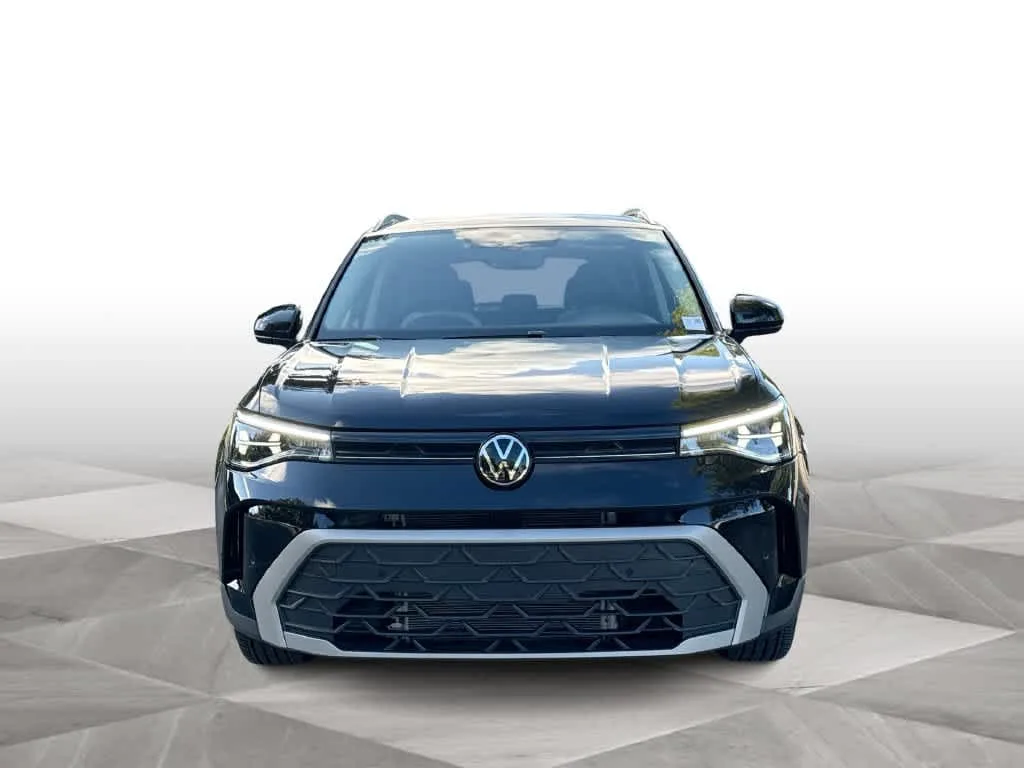 2026 Volkswagen Taos SE photo 3