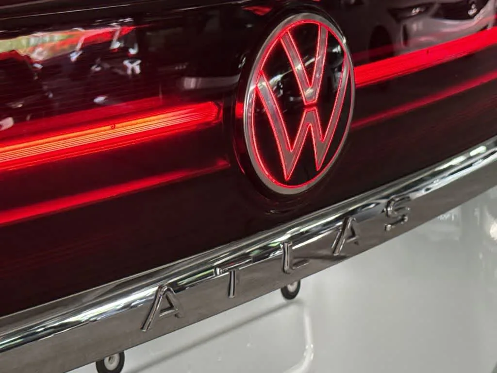 2024 Volkswagen Atlas 2.0T SE w/Technology photo 10