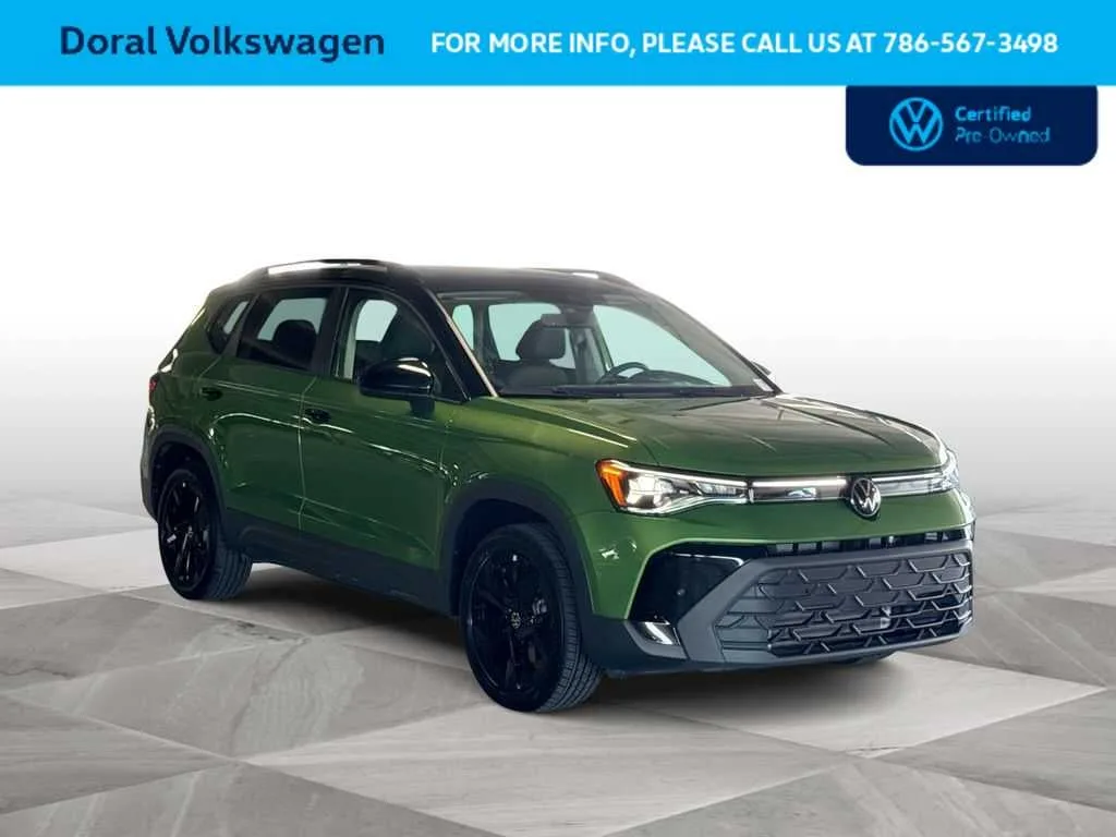 2025 Volkswagen Taos SE Black photo 2