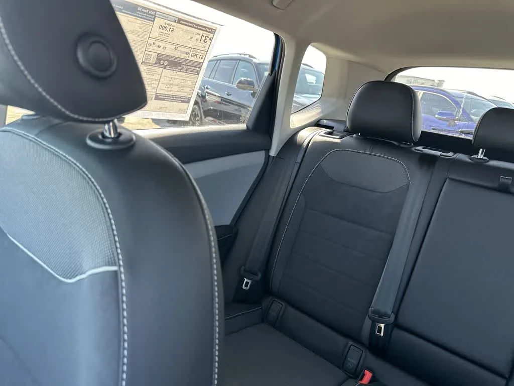 2024 Volkswagen Taos SE photo 12