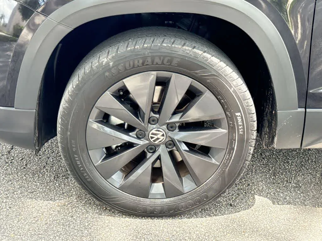 2024 Volkswagen Taos S photo 11