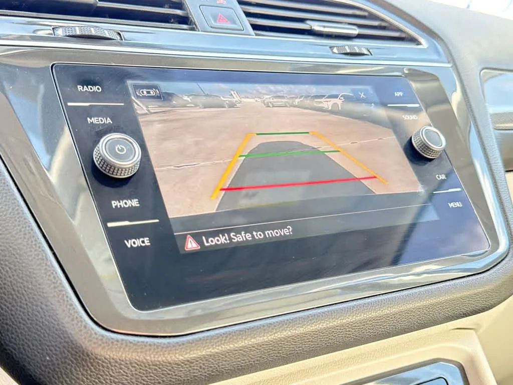 2023 Volkswagen Tiguan SE photo 18