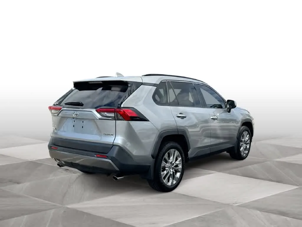 2019 Toyota RAV4 Limited photo 8