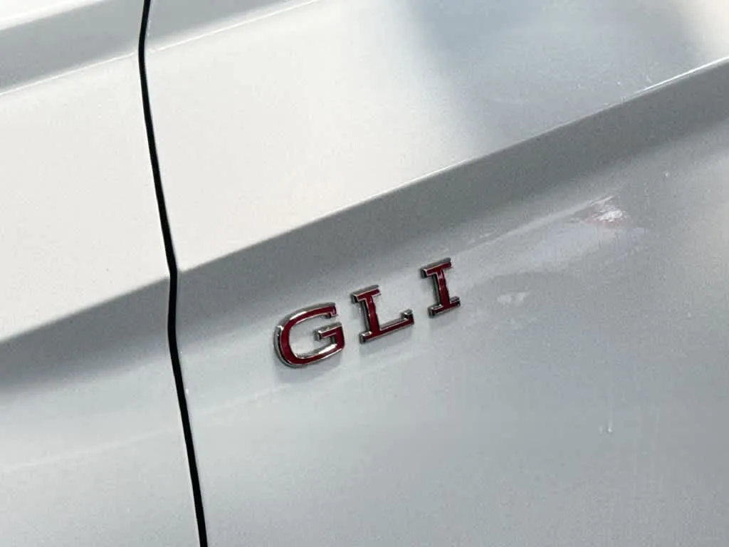 2025 Volkswagen Jetta GLI Autobahn photo 10
