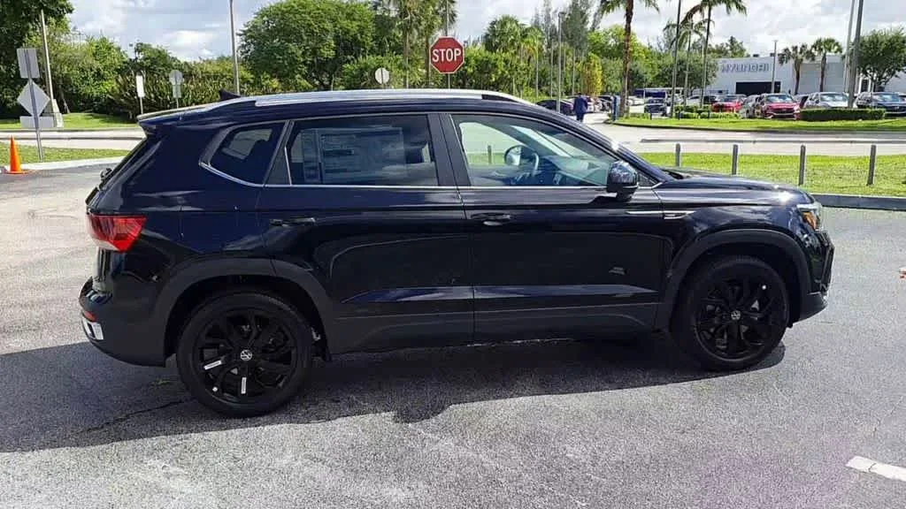 2024 Volkswagen Taos SE photo 9