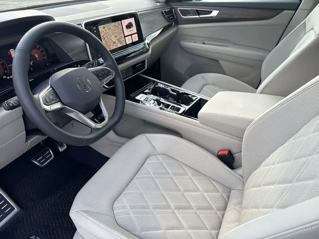2025 Volkswagen Atlas 2.0T SEL Premium R-Line photo 13