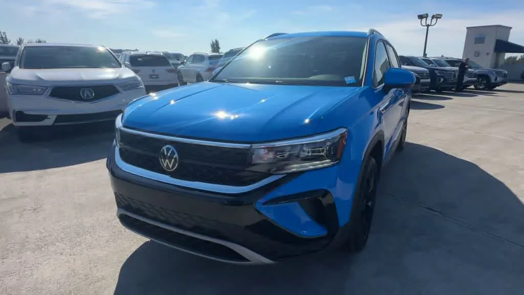 2024 Volkswagen Taos SE photo 4