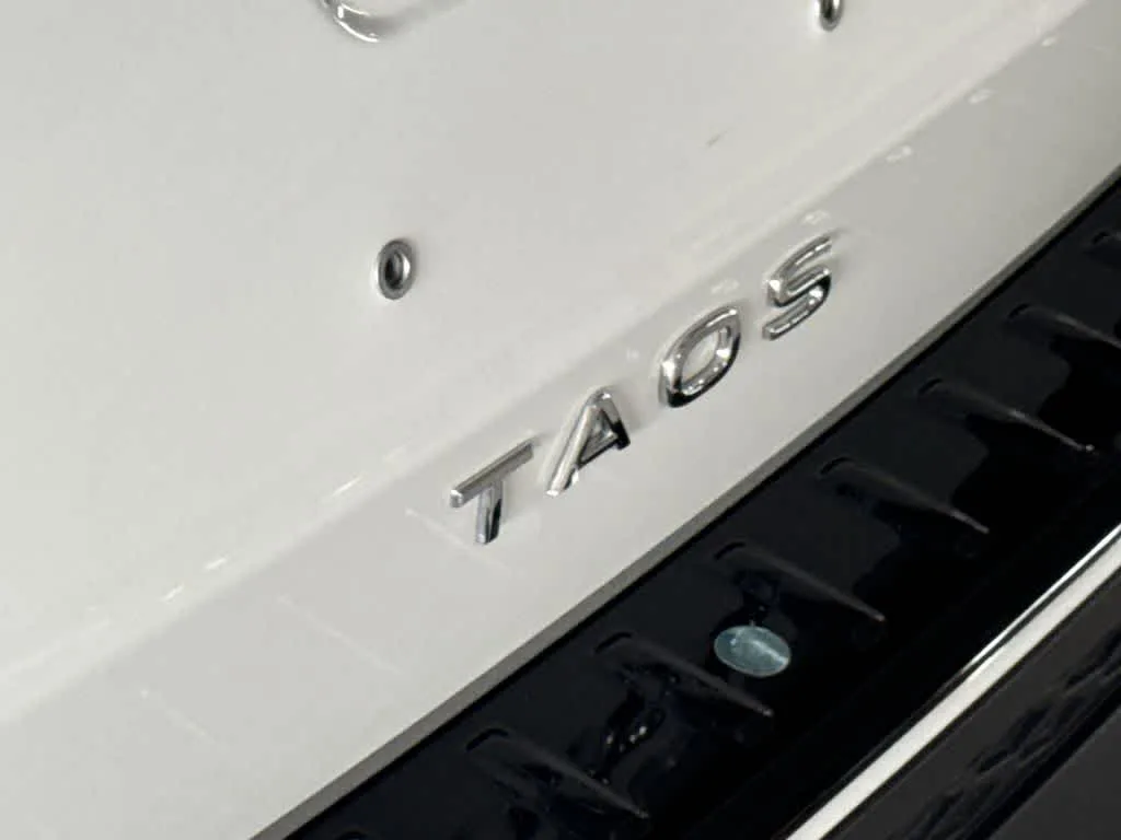 2026 Volkswagen Taos SE photo 10