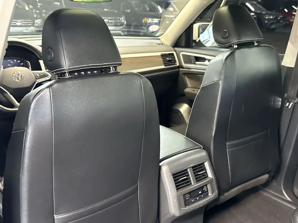 2022 Volkswagen Atlas 3.6L V6 SE w/Technology photo 22