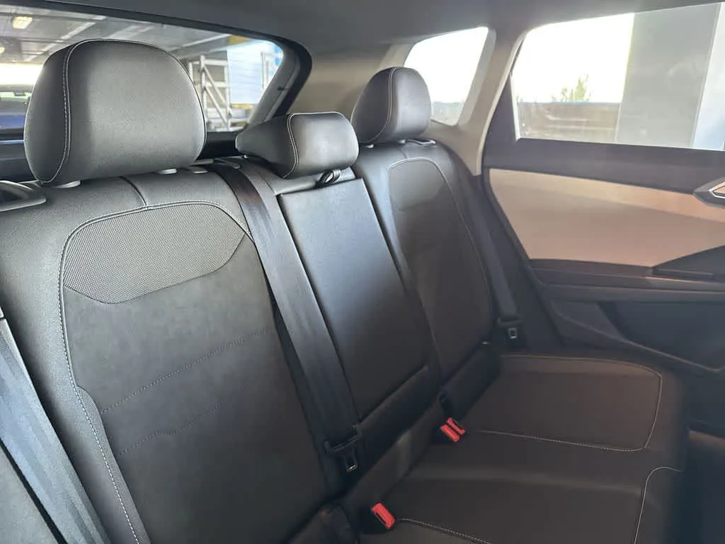 2025 Volkswagen Taos SE photo 26