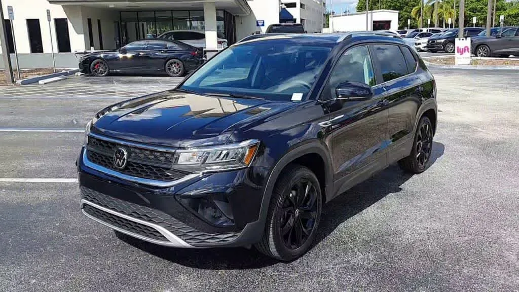 2024 Volkswagen Taos SE photo 4