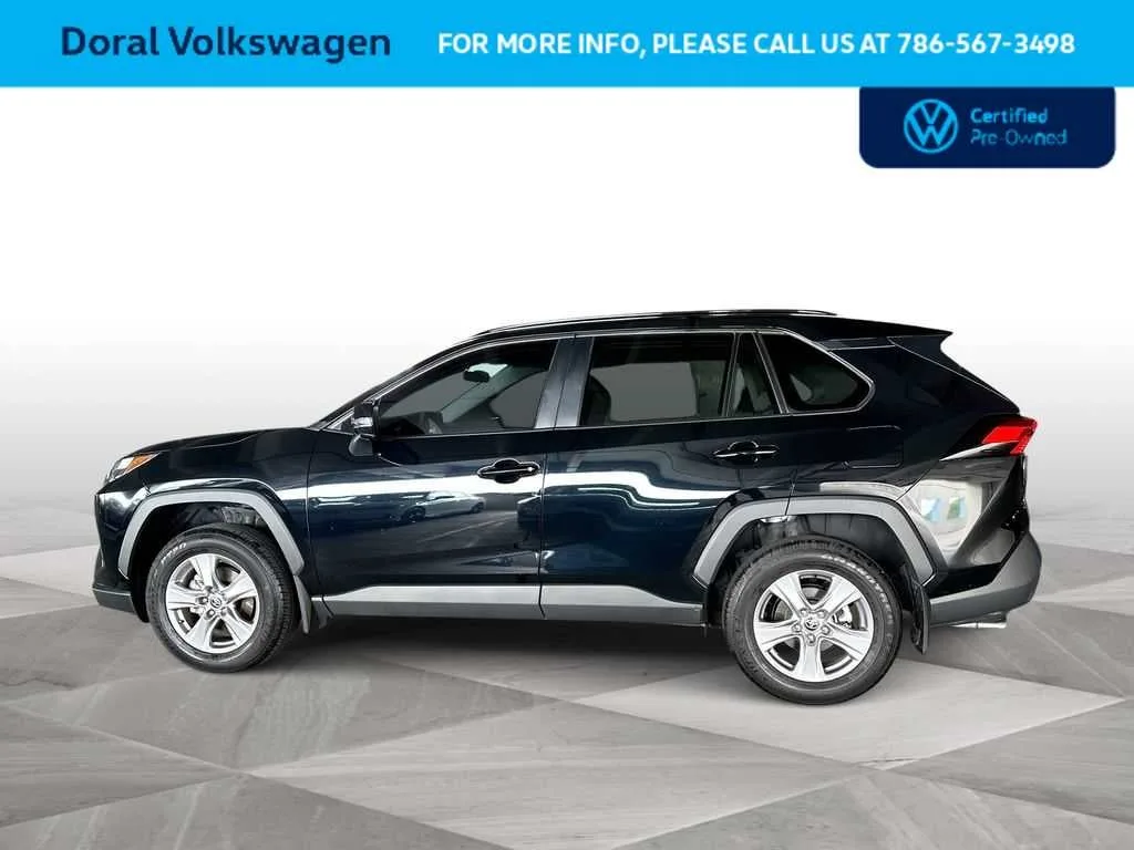 2025 Toyota RAV4 XLE photo 5