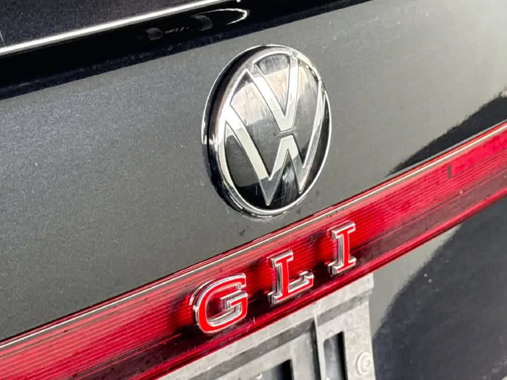 2025 Volkswagen Jetta GLI Autobahn photo 10