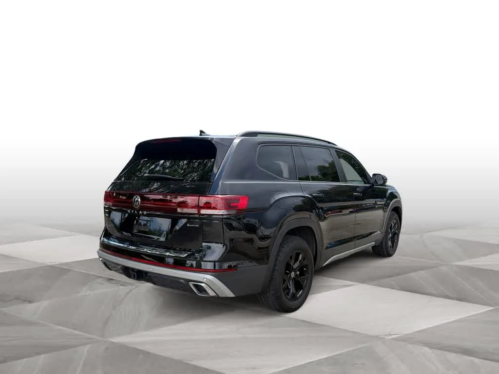 2024 Volkswagen Atlas 2.0T Peak Edition SEL photo 8