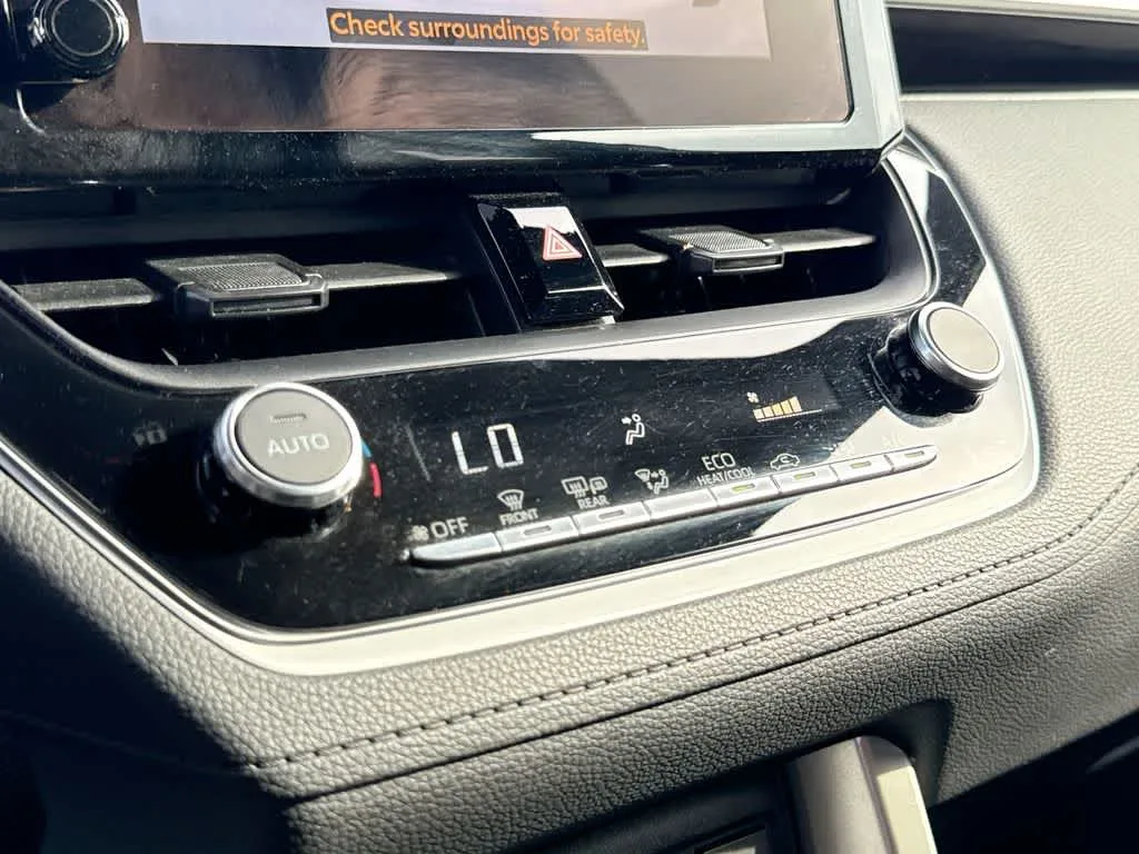 2024 Toyota Corolla Cross Hybrid SE photo 19