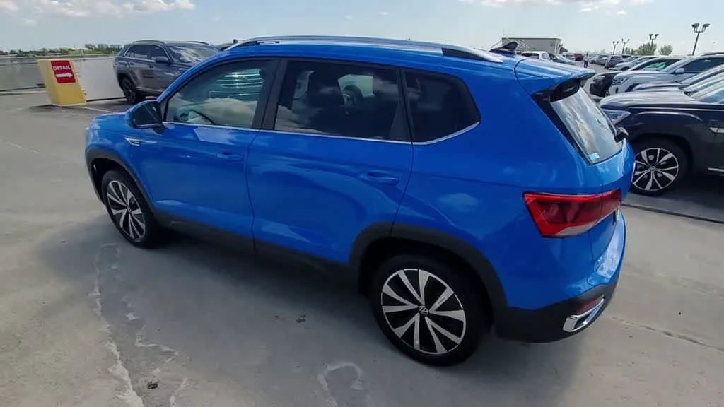 2023 Volkswagen Taos SE photo 6