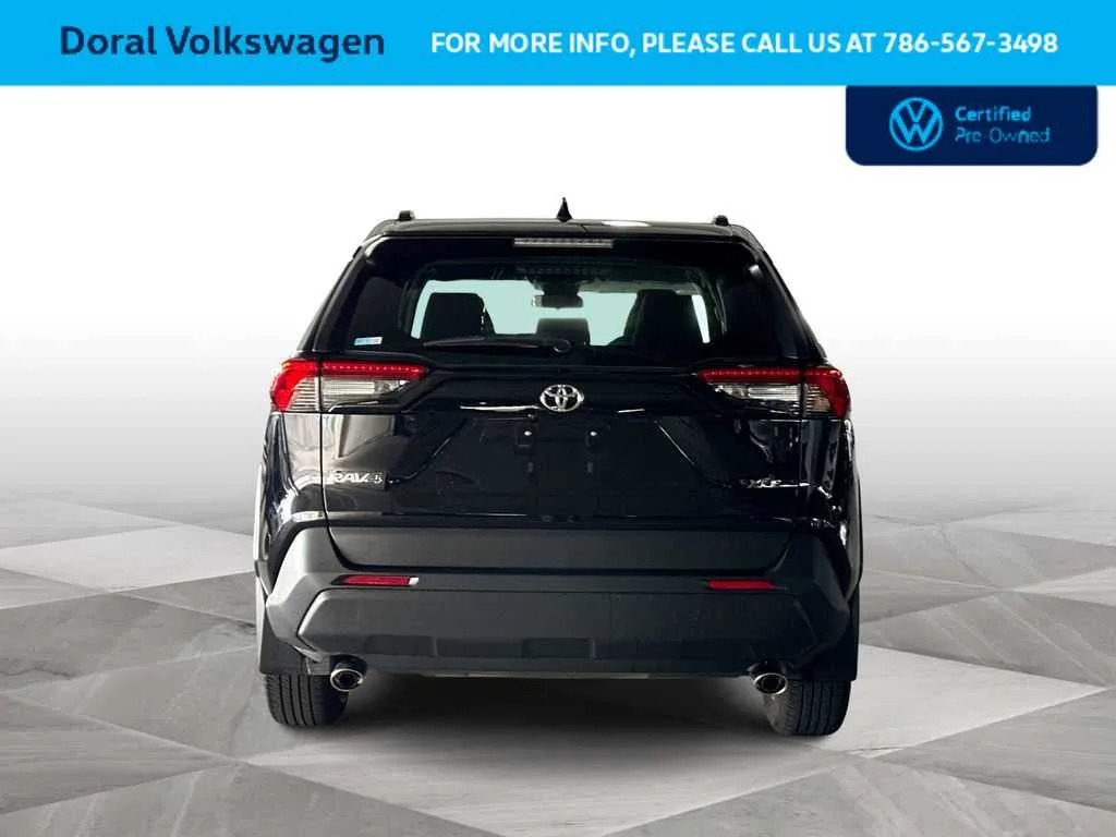 2025 Toyota RAV4 XLE photo 7