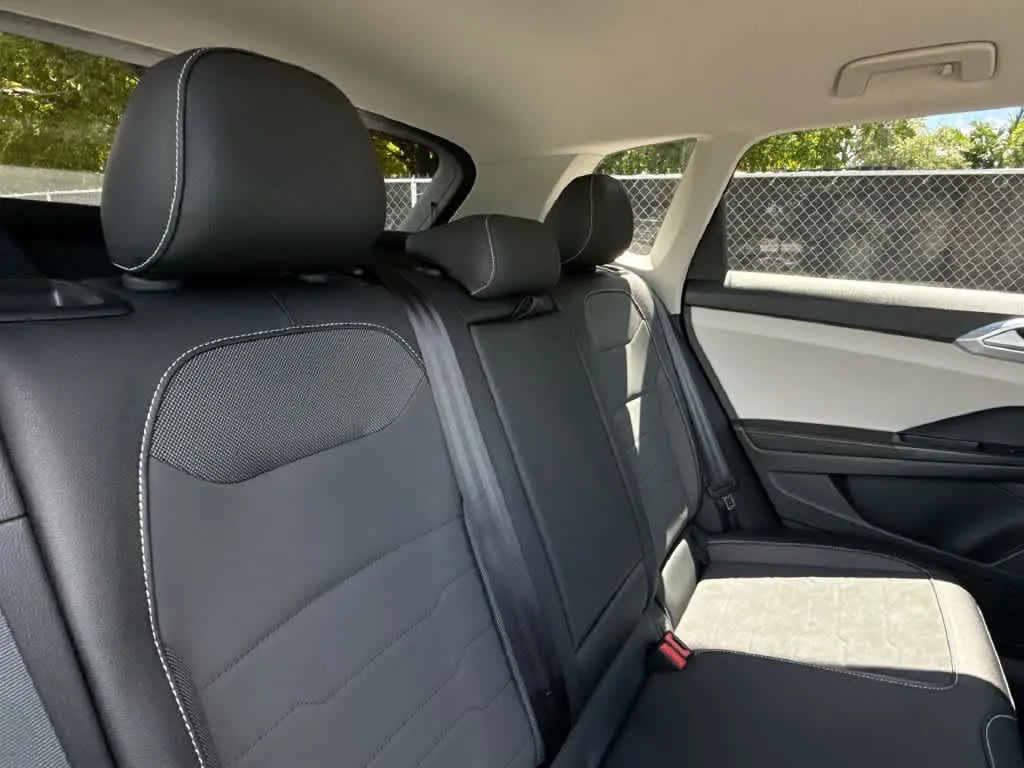 2026 Volkswagen Taos SE photo 26