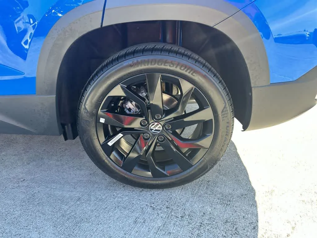 2024 Volkswagen Taos SE photo 23