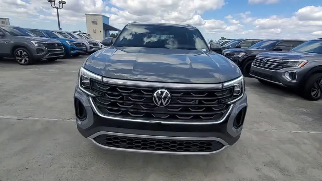 2024 Volkswagen Atlas Cross Sport 2.0T SE w/Technology photo 3