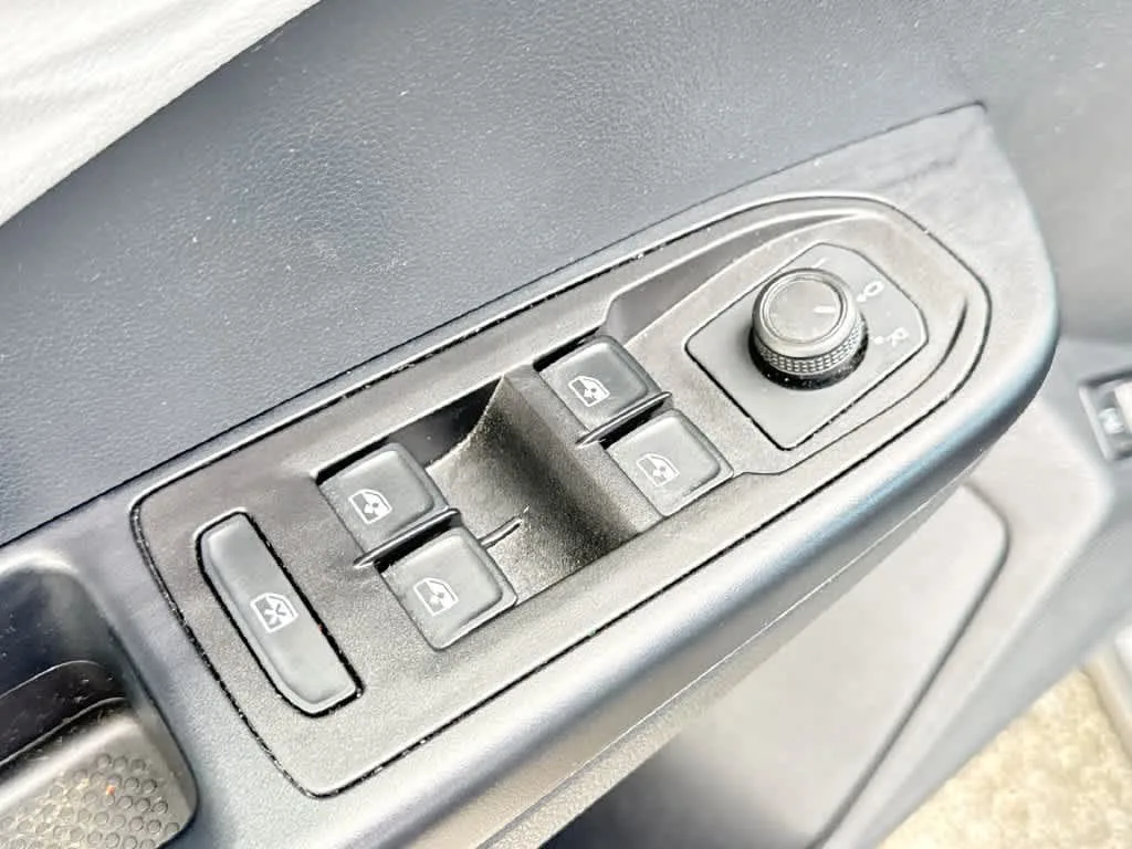 2023 Volkswagen Taos S photo 21