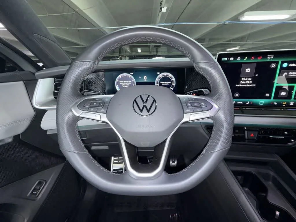 2026 Volkswagen Tiguan SE R-Line Black photo 15