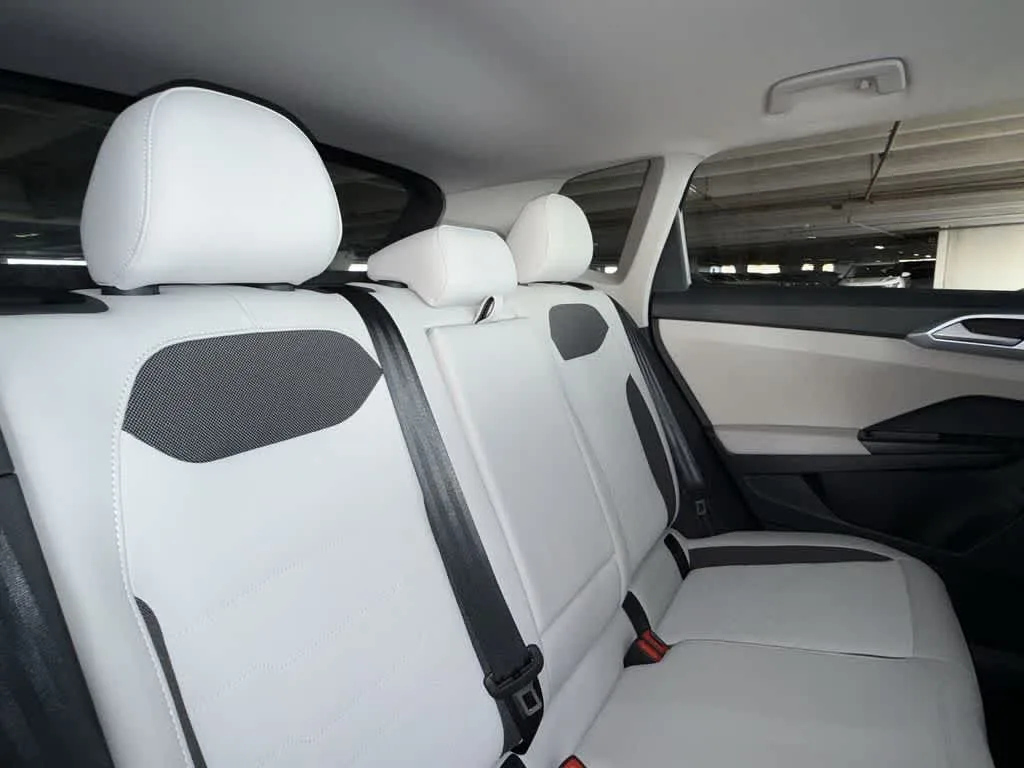 2026 Volkswagen Taos SE photo 26