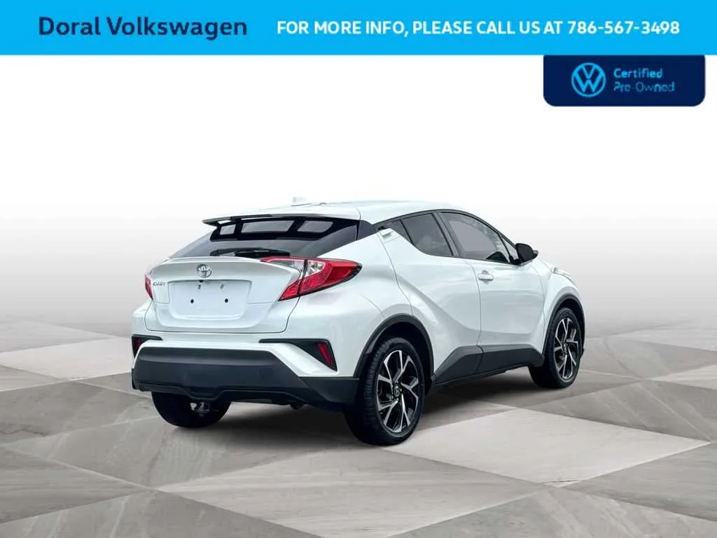 2021 Toyota C-HR XLE photo 8