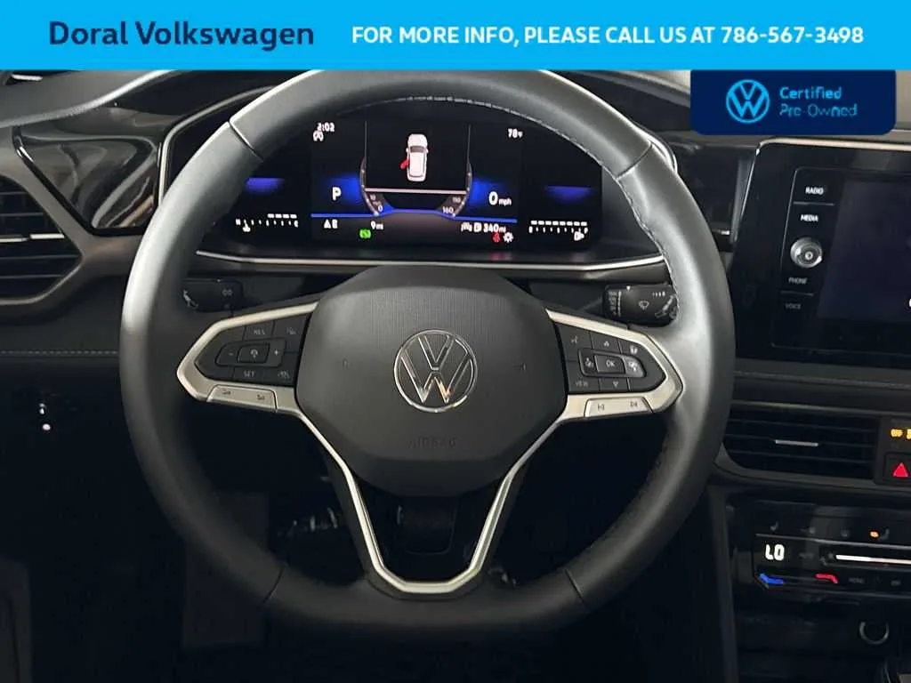 2025 Volkswagen Taos SE Black photo 15