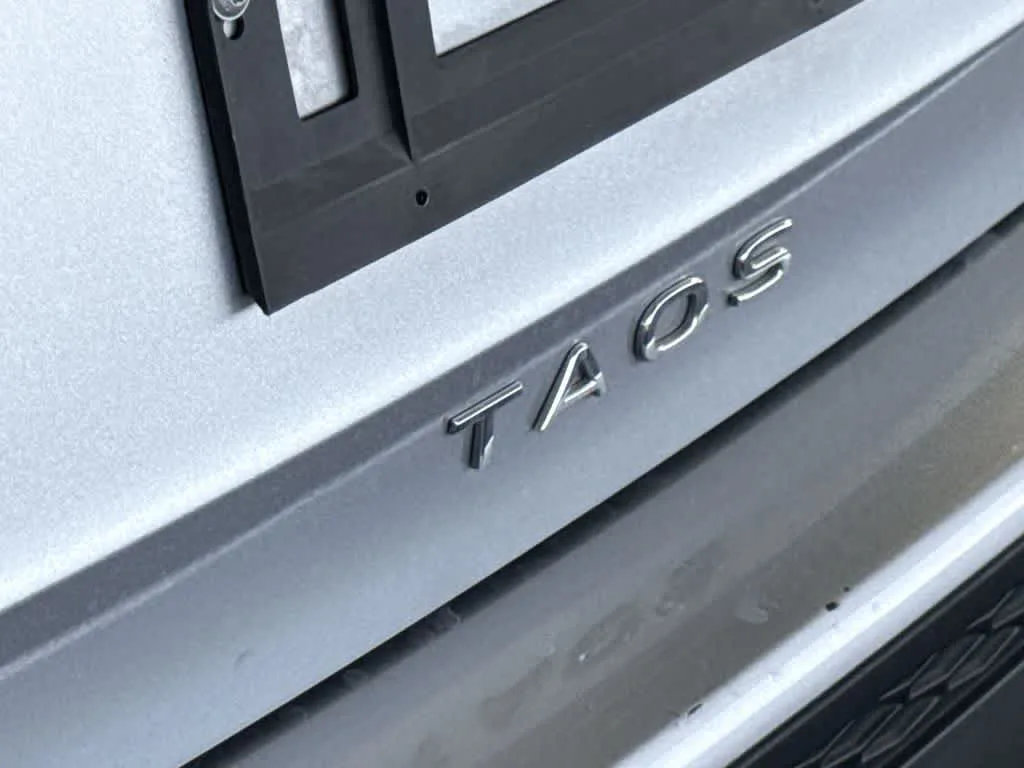 2022 Volkswagen Taos SE photo 10