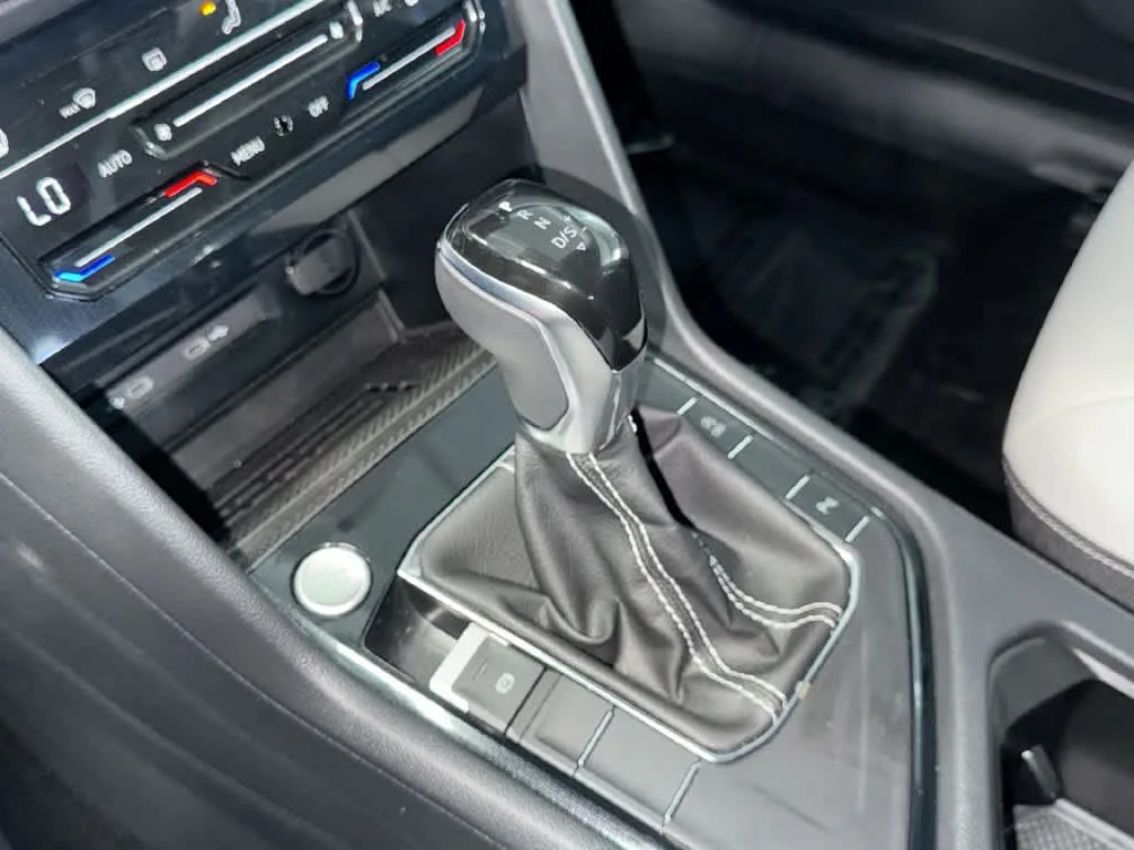 2026 Volkswagen Taos SE photo 20