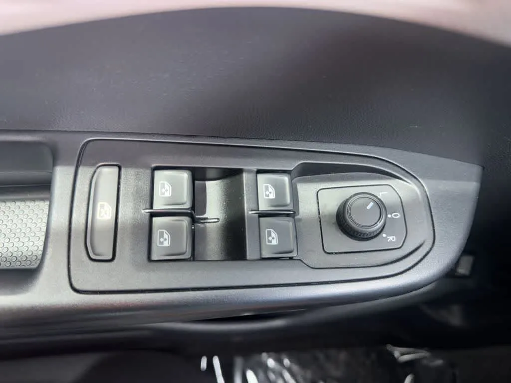 2023 Volkswagen Taos S photo 17