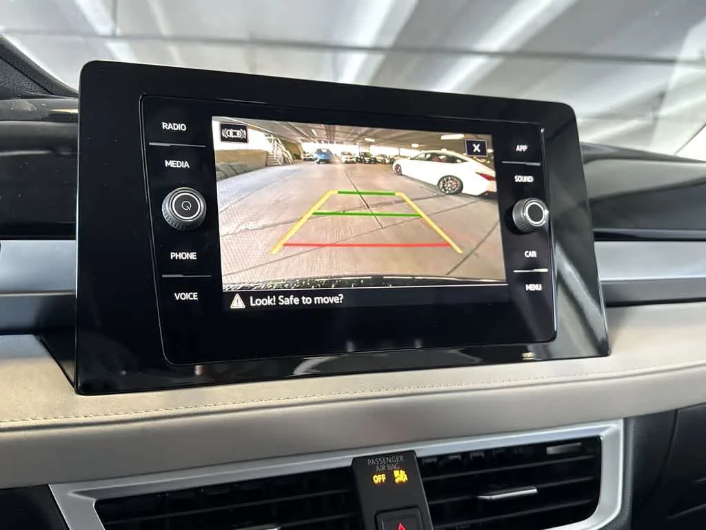 2025 Volkswagen Taos SE photo 19