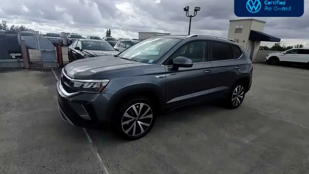 2024 Volkswagen Taos SE photo 4