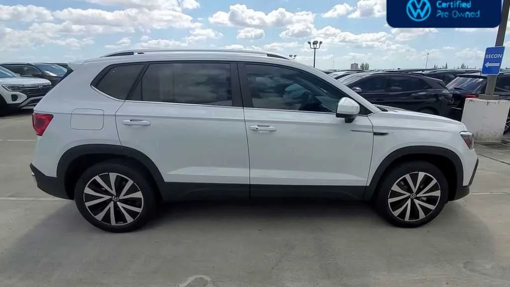 2024 Volkswagen Taos SE photo 9