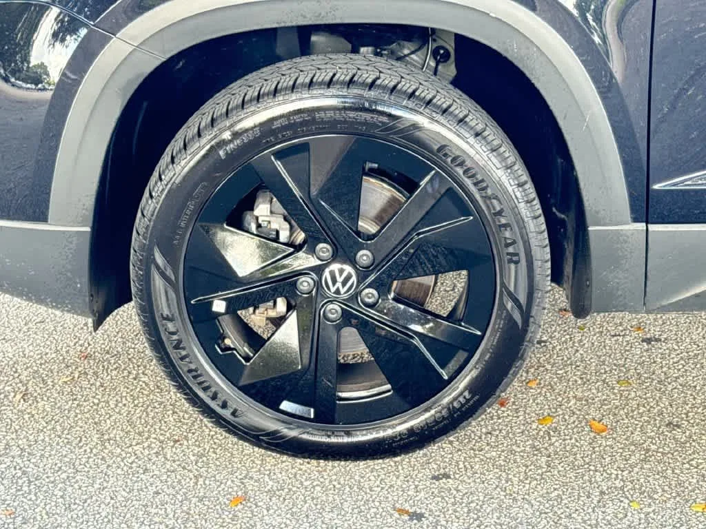 2026 Volkswagen Taos SE photo 11