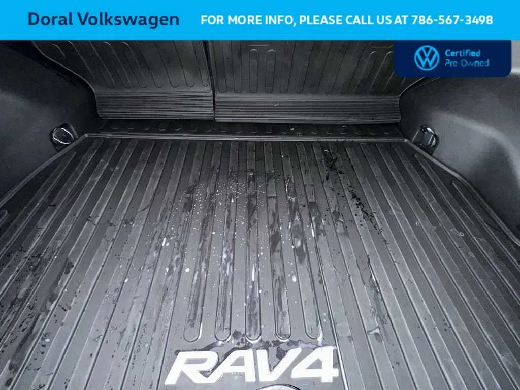 2025 Toyota RAV4 XLE photo 25