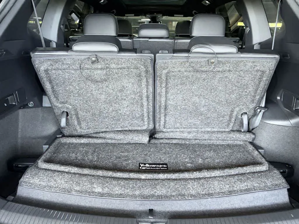 2023 Volkswagen Tiguan SE R-Line Black photo 25