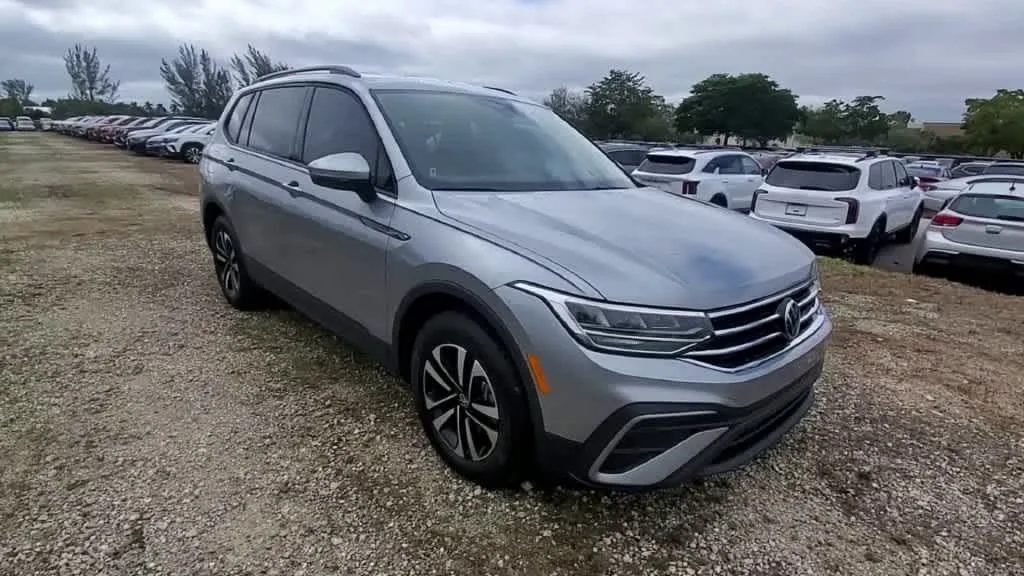 2024 Volkswagen Tiguan S photo 2
