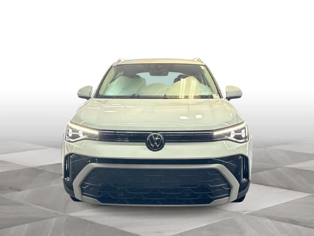 2026 Volkswagen Taos SE photo 3