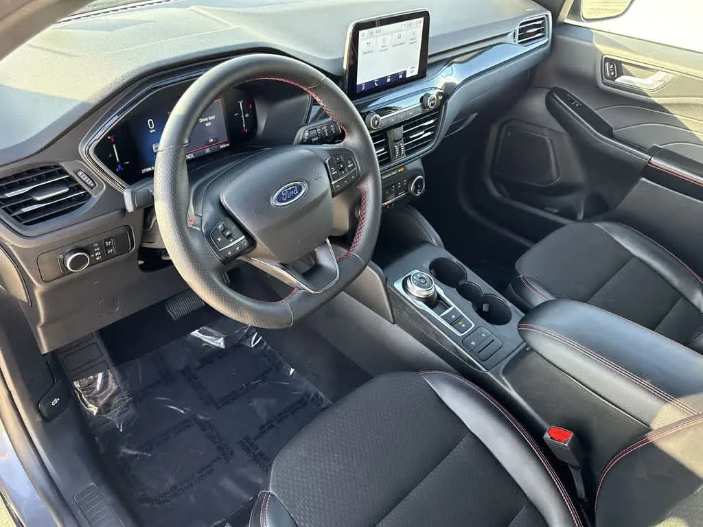 2025 Ford Escape ST-Line photo 13