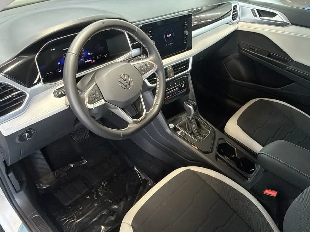 2026 Volkswagen Taos SE photo 13