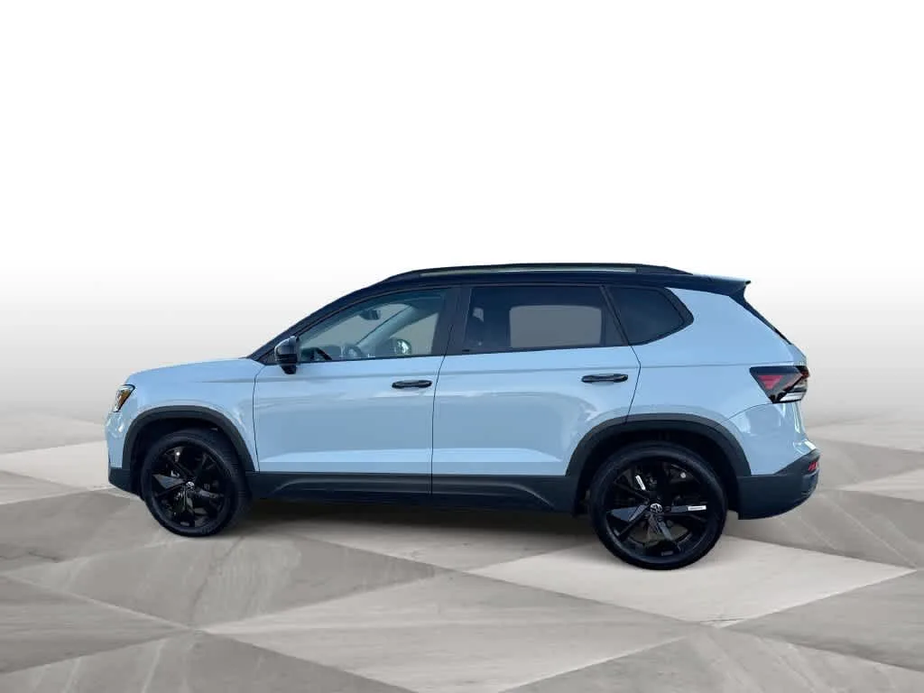 2026 Volkswagen Taos SE Black photo 5