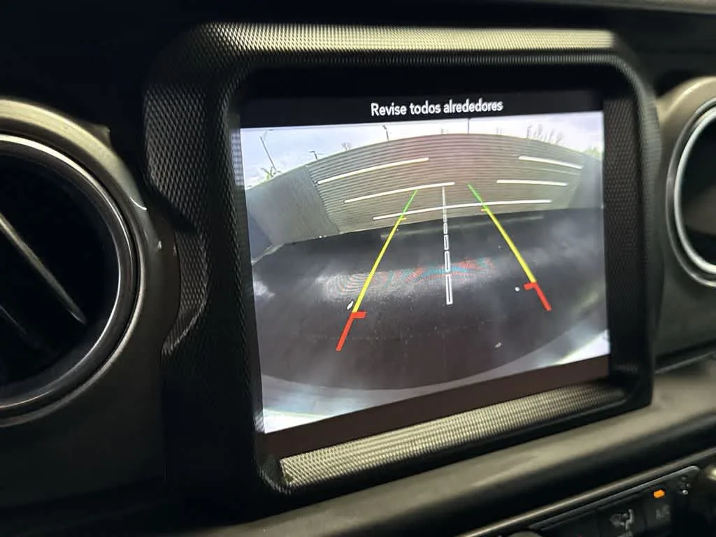 2018 Jeep Wrangler Unlimited Sahara photo 19